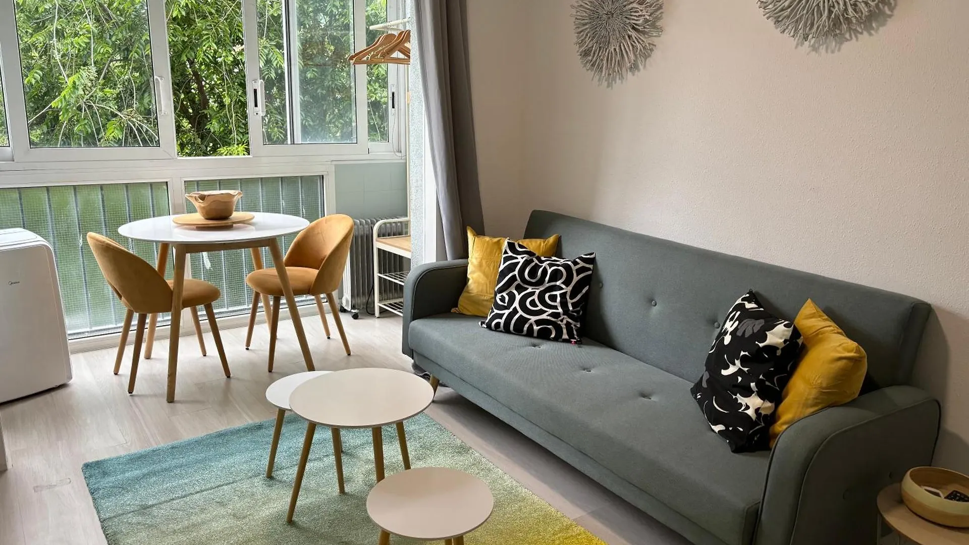 Cosy Apartment By The Sea Roses